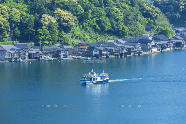 伊根の舟屋と遊覧船
(c)NOBUAKI SUMIDA/SEBUN PHOTO