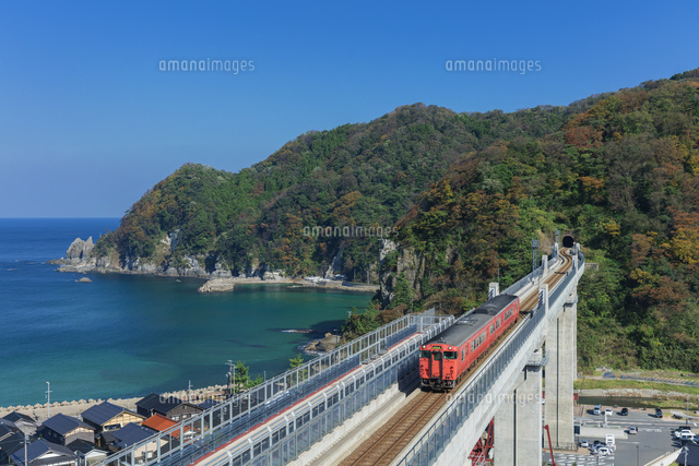余部橋梁と電車
(c)NOBUAKI SUMIDA/SEBUN PHOTO