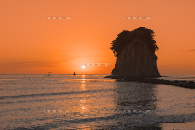 見附島の朝日
(c)NOBUAKI SUMIDA/SEBUN PHOTO