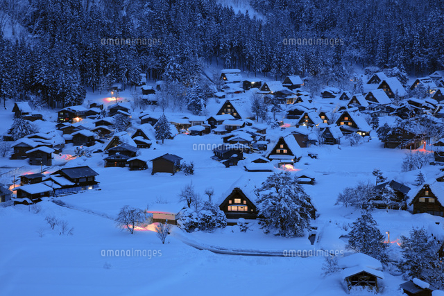 雪の白川郷の夕景
(c)NOBUAKI SUMIDA/SEBUN PHOTO