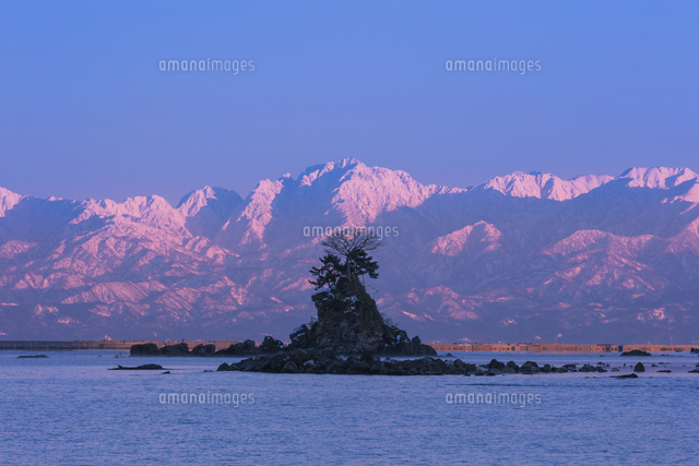 雨晴海岸の夕景
(c)NOBUAKI SUMIDA/SEBUN PHOTO