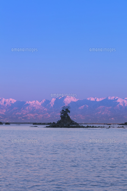 雨晴海岸の夕景
(c)NOBUAKI SUMIDA/SEBUN PHOTO