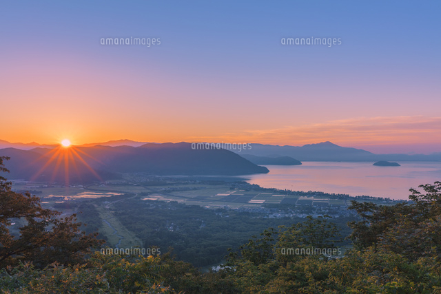琵琶湖と竹生島の朝日
(c)NOBUAKI SUMIDA/SEBUN PHOTO