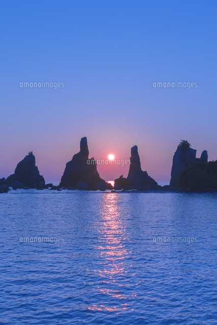 橋杭岩の朝日
(c)NOBUAKI SUMIDA/SEBUN PHOTO