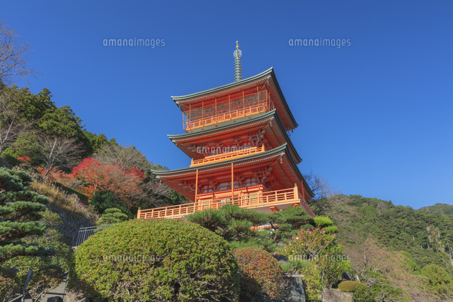 紅葉の青岸渡寺三重塔
(c)NOBUAKI SUMIDA/SEBUN PHOTO
