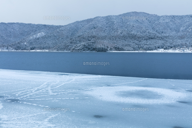 雪景色の余呉湖
(c)NOBUAKI SUMIDA/SEBUN PHOTO