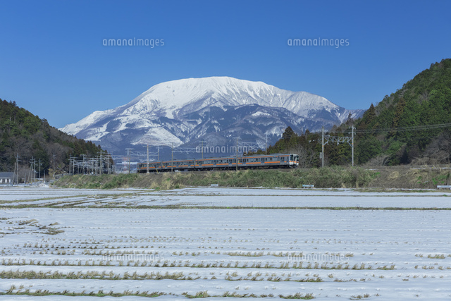 雪の伊吹山とJR東海道本線
(c)NOBUAKI SUMIDA/SEBUN PHOTO