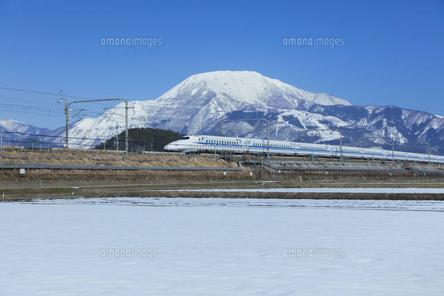 雪の伊吹山と東海道新幹線
(c)NOBUAKI SUMIDA/SEBUN PHOTO