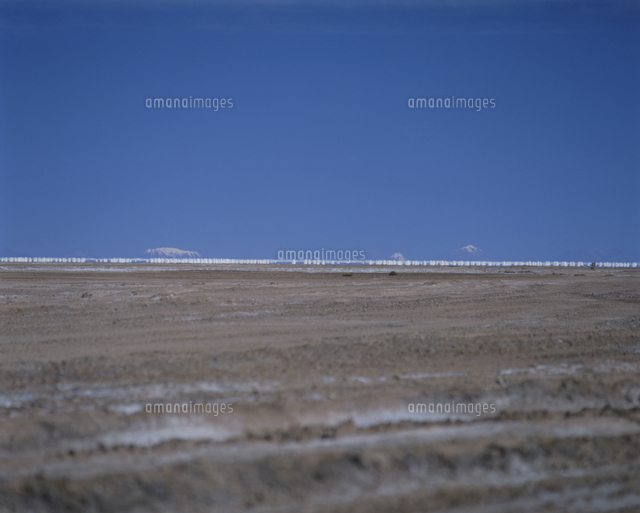 ウユニ湖の蜃気楼 02861003565 の写真素材 イラスト素材 アマナイメージズ