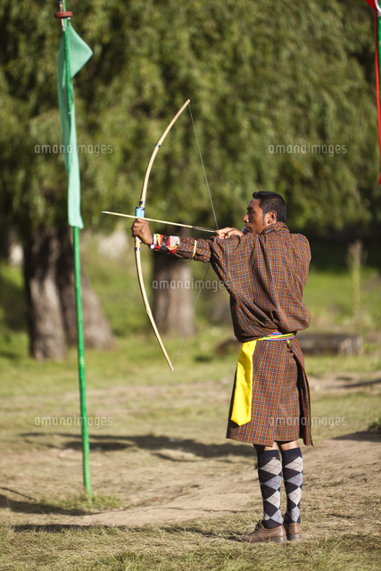 Archery Competition With Traditional Bamboo Bow And Arrow の写真素材 イラスト素材 アマナイメージズ