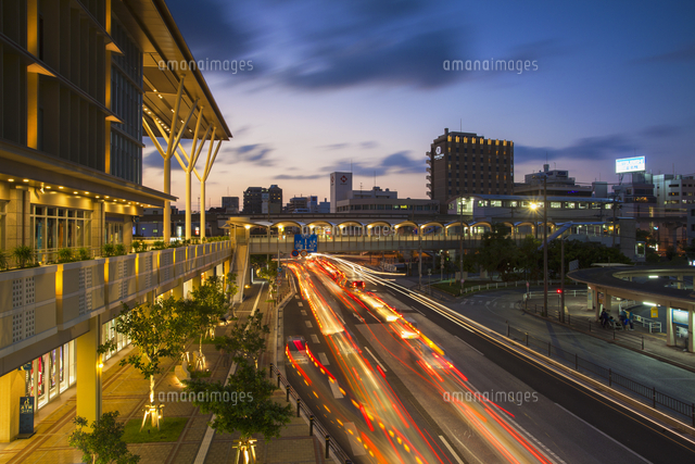 Traffic passing Asahibashi monorail station in downtown Naha, Okinawa, Japan
(c)Ian Trower/awl images