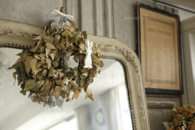 ドライリーフのリースとうさぎ の写真素材 イラスト素材 アマナイメージズ