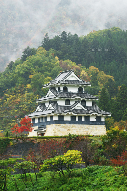紅葉の藤橋城(西美濃プラネタリウム),