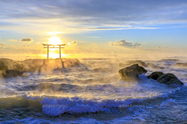 朝の大洗磯前神社
(c)YOSHITERU TAKAHASHI/SEBUN PHOTO