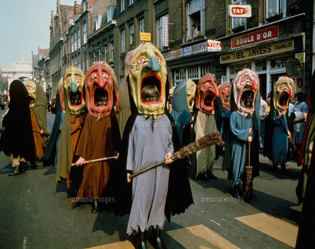 猫祭りの魔女のパレード の写真素材 イラスト素材 アマナイメージズ