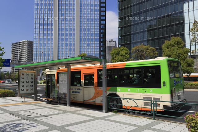 路線バスとバス停 25977007764 の写真素材 イラスト素材 アマナ