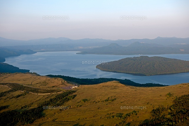 夕日に輝く屈斜路湖と美幌峠
(c)YOICHI TSUKIOKA/SEBUN PHOTO