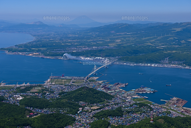 白鳥大橋から羊蹄山
(c)YOICHI TSUKIOKA/SEBUN PHOTO