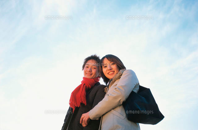 寄り添う日本人カップル
(c)Doable/a.collectionRF