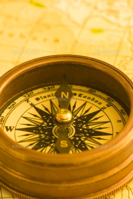 地図と方位磁石 の写真素材 イラスト素材 アマナイメージズ