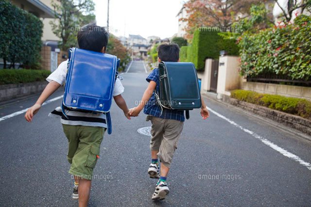 ランドセルを背負って登下校する小学生
(c)KOICHI SAITO/a.collectionRF
