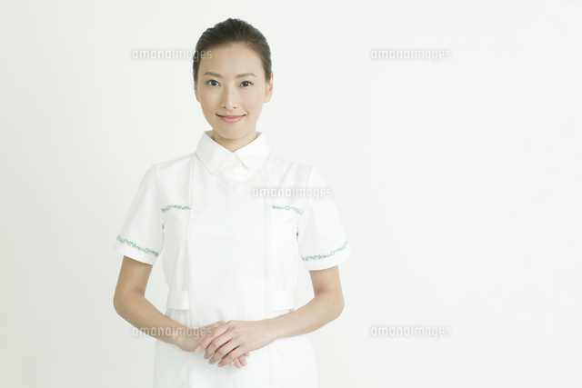 白衣を着た20代女性
(c)absodels RF