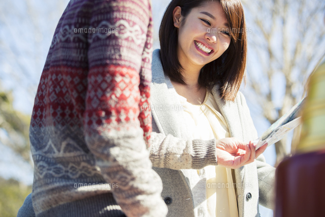 彼との旅行を楽しむ20代女性
(c)absodels RF