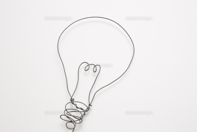 針金で作った電球
(c)IDC/a.collectionRF