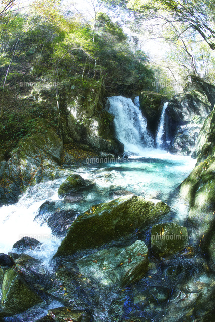音水渓谷の滝 の写真素材 イラスト素材 アマナイメージズ