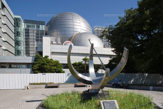 名古屋市科学館のプラネタリウムと大型環式日時計