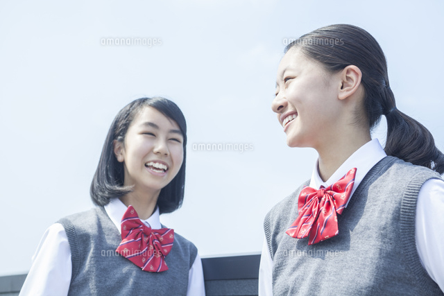青空と笑顔の女子学生
(c)UFO RF/a.collectionRF