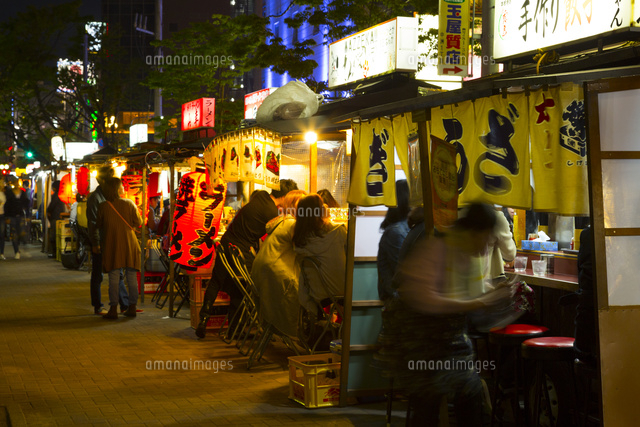 人々で賑わう福岡の屋台
(c)YANSHIN/a.collectionRF