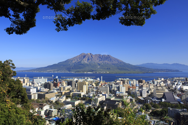 桜島と鹿児島の街並み
(c)west/a.collectionRF