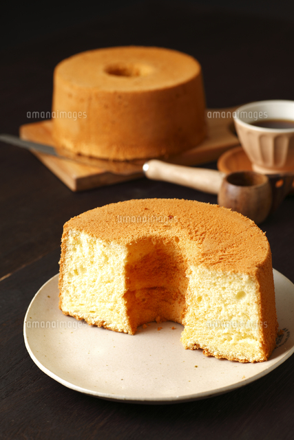 プレーン味シフォンケーキ の写真素材 イラスト素材 アマナイメージズ