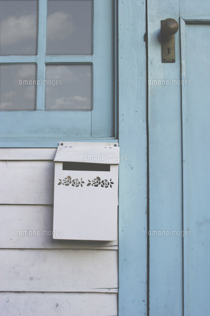 扉と郵便受け
(c)dkey/a.collectionRF