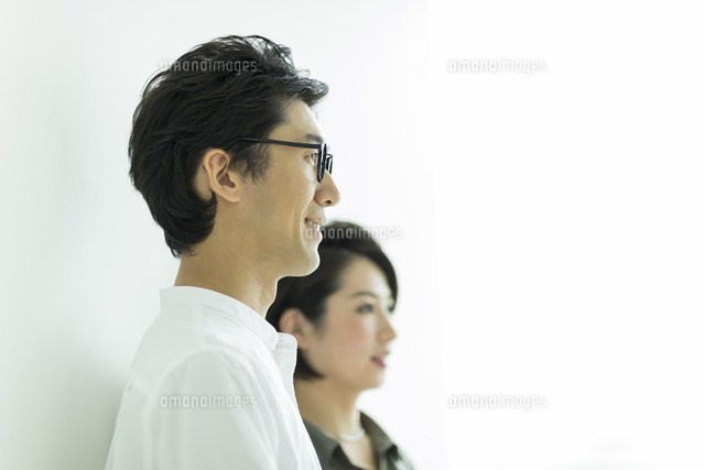 笑顔の男女
(c)RYO