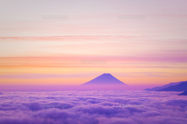 高ボッチ高原より雲海と朝焼けの富士山
(c)JAPACK/a.collectionRF