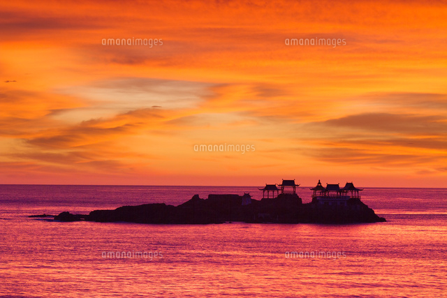 明け方の日和山海岸 10731000069 の写真素材 イラスト素材 アマナ
