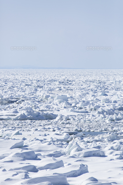 オホーツク海を埋め尽くす流氷 の写真素材 イラスト素材 アマナイメージズ
