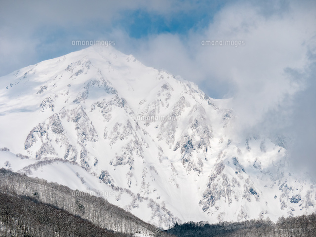 雪山と雲と空の風景 の写真素材 イラスト素材 アマナイメージズ