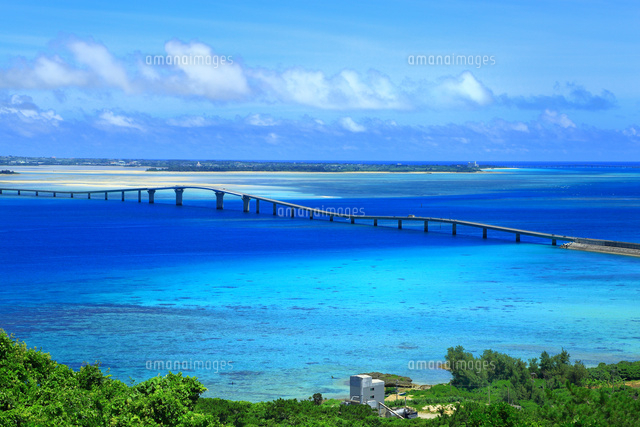 伊良部大橋と青い海
(c)Ken Ken/a.collectionRF