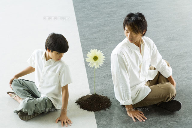 Boy & man sitting back to back
(c)Milena Boniek/Photo Alto
