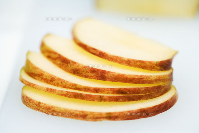 Apple slices,close-up
(c)Laurence Mouton/PhotoAlto