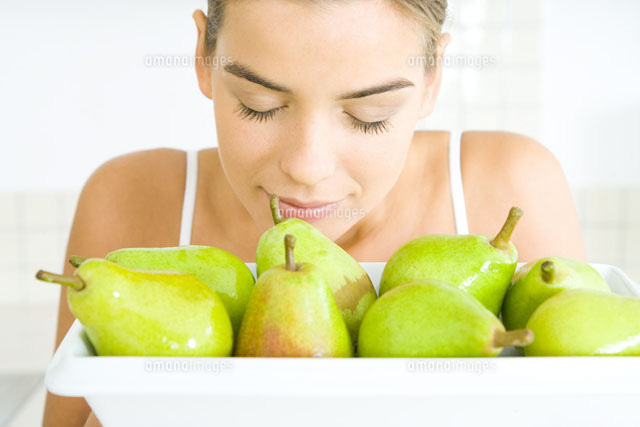 Young woman with eyes closed,smelling a bowl of pears
(c)Rafal Strzechowski/PhotoAlto