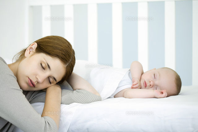 Mother resting head beside sleeping infant,eyes closed
(c)Ale Ventura/PhotoAlto
