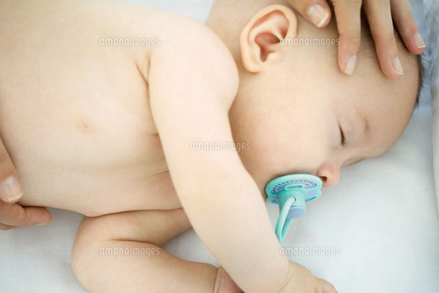 Mother stroking sleeping baby’s head,cropped view
(c)Ale Ventura/PhotoAlto