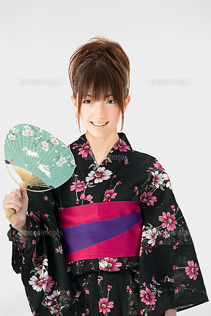 浴衣を着た女性 合成 の写真素材 イラスト素材 アマナイメージズ