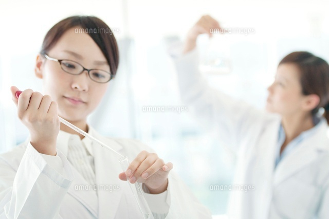 2人の研究者
(c)visual supple