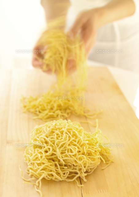 ラーメン職人 の写真素材 イラスト素材 アマナイメージズ