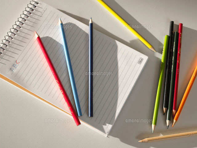 Colored pencils on notepad
(c)clover/a.collectionRF